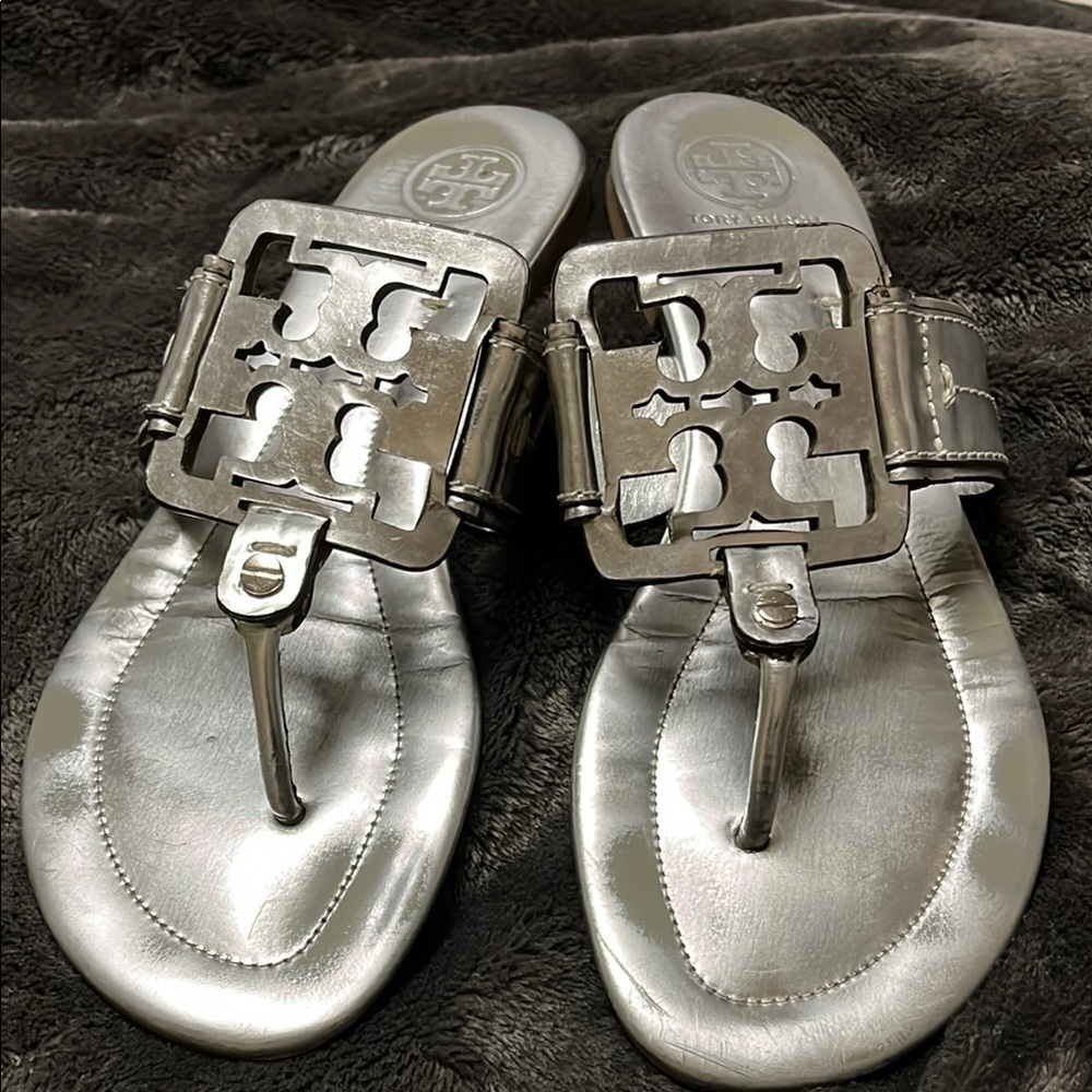 Tory Burch Silver Thong Sandals with Iconic Logo
